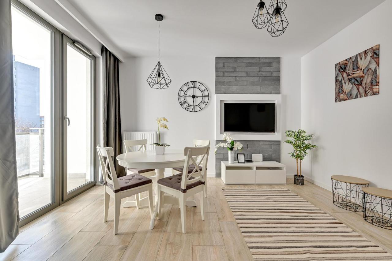 Blue Mandarin Garden Gates Apartment Gdansk