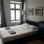 Happy 7 Hostel & Apartments