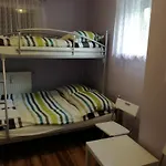 Hostel52