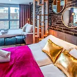 Megi & Greg Apartments