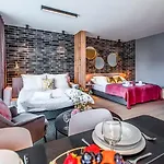 Megi & Greg Apartments