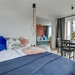 Glow Apartments - Apartamenty Old Town 24