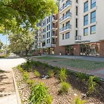 Grey Horse Apartment Premium