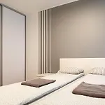 Cztery Oceany, Apartament Blisko Plazy, Grey