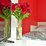Ideal Apartments Red