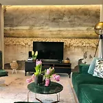 Baltic Riviera Apartments - Garden Sanctuary Retreat