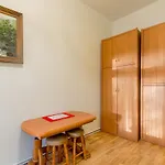 Room Near The Center