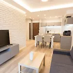 Apartlogy Aura2 105 - Experience Intelligent Living While Travelling
