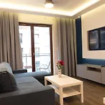 Apartlogy Aura2 78 - Experience Intelligent Living While Travelling