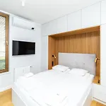 White Deluxe With Terrace By Oneapartments