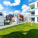 White Deluxe With Terrace By Oneapartments