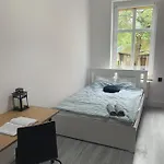Rooms4Less