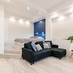 Lux Apartment In White