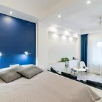 Lux Apartment In White