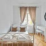Dlugi Targ Street, Main Old Town & Riverside By Downtown Apartments