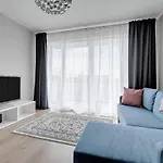 Golden Apartments Dluga Grobla 10-41