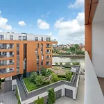 Premium Family & Business Old Town Riverside Apartment With Parking