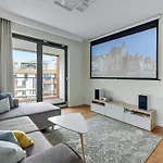 Premium Family & Business Old Town Riverside Apartment With Parking