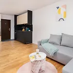 Pomorska Apartament Przy Parku Reagana By Renters