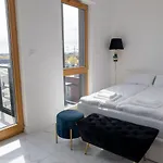 White Skyla Apartament