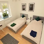 Apartament z ogrodem i grillem.