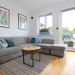 Apartament z ogrodem i grillem.