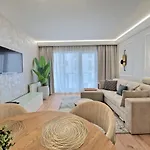 Waterlane Marina By Live & Travel Apartments