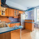 Pokoj Tkacka Czerwony W Apartamencie Ze Wspolna Lazienka I Kuchnia