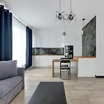 Lion Apartments - Botanica