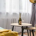 Uroczy Apartament 2 Pokoje - 10 Min Do Morza!