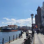 Brama Straganiarska Nad Sama Motlawa Historic Traders Gate