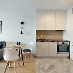 Young City Apartment In Gdansk Center