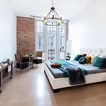 5 Rooms Shipyard