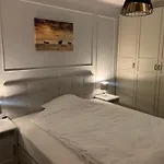 Uroczy apartament nad Motławą, miejsce parkingowe w strzeżonej hali