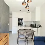 Live & Travel Apartments Aura III