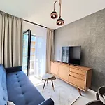 Live & Travel Apartments Aura III