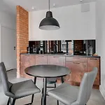 Aura III City Center By Downtown Apartments