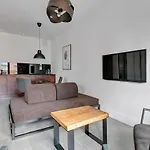 Aura III City Center By Downtown Apartments