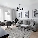 Aura 40 City Center By Downtown Apartments