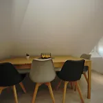 Bh Properties, Apartament Wood