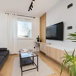Butterfly Apartment With Parking By Noclegi Renters