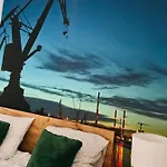 Gold Box Apartament