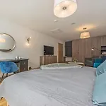 Bh Properties, Apartamenty Teatr Wybrzeze Srodmiescie