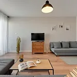 Awiator Seaside By Downtown Apartments