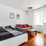 Uroczy Apartament ,,Neptun,, W Sercu Starego Miasta Gdansk