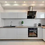 Awiator Seaside By Downtown Apartments