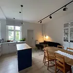 Przestronne Mieszkanie W Kamienicy