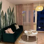 Apartament Wakcyjny Przy Ulicy Paryzntow