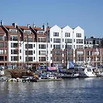 Central Apartments Sz 5-6