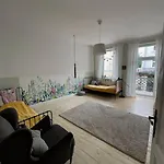 Przestronne Mieszkanie W Kamienicy